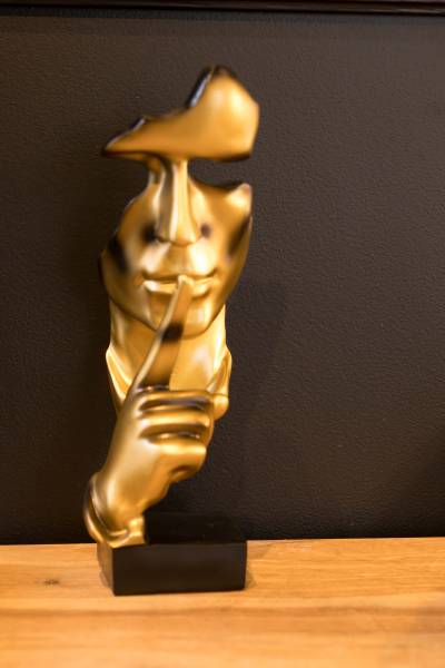 Louer une loveroom pour 2 personnes avec secret room et jacuzzi privatif sauna et hammam en Normandie, Le Havre : L’Inattendu