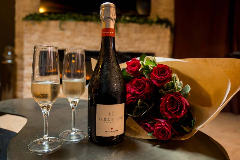 Louer une soirée d'anniversaire avec champagne et fleurs Le Havre L'Inattendu