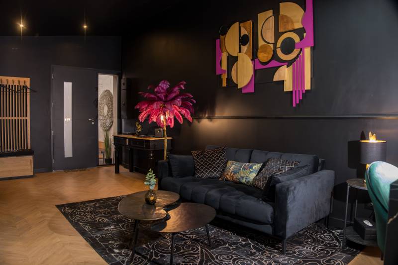Réservez une Love room avec un coin salon cosy et agréable Le Havre 